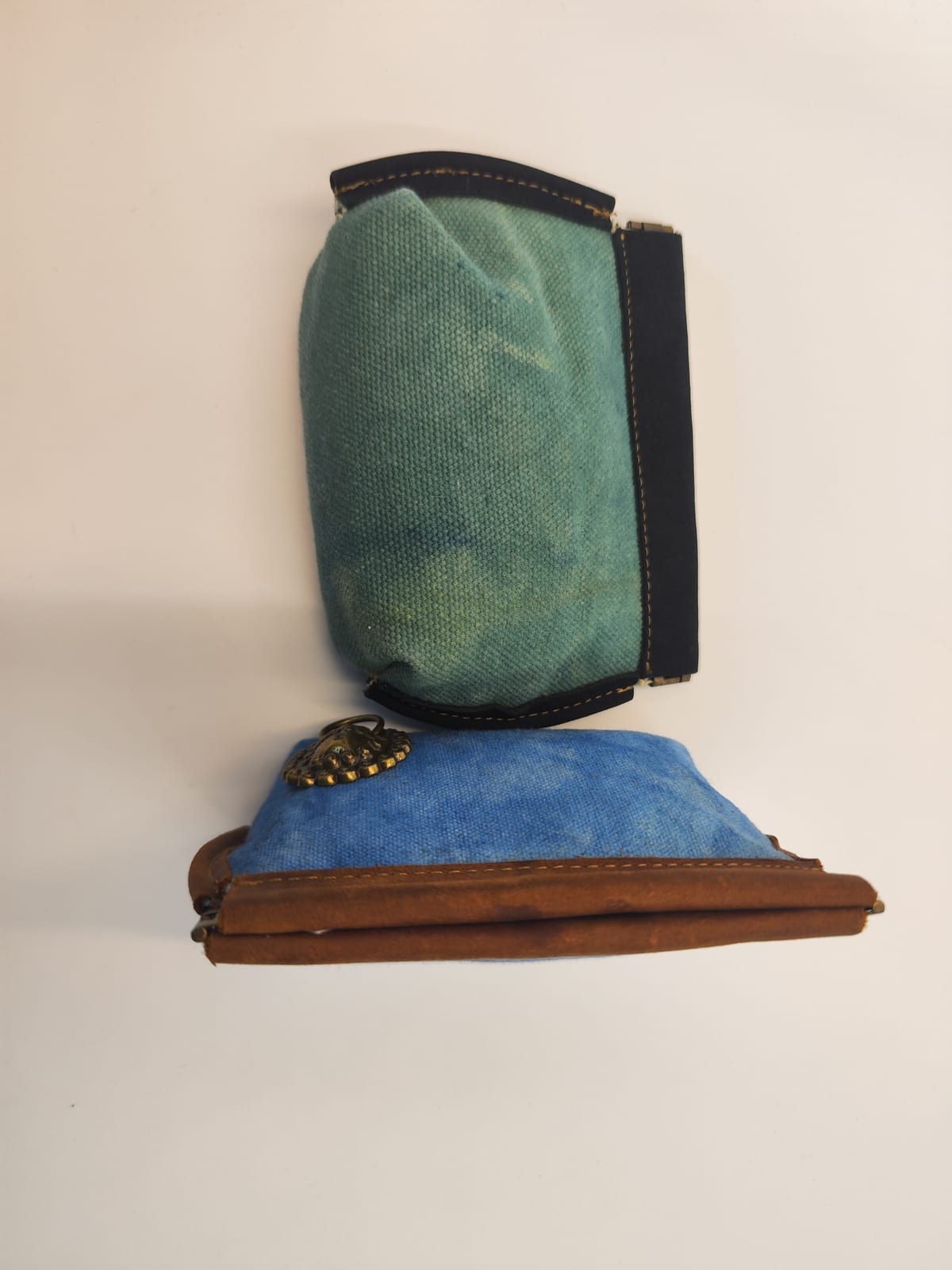 Plant-dye metal-frame canvas coin pouch