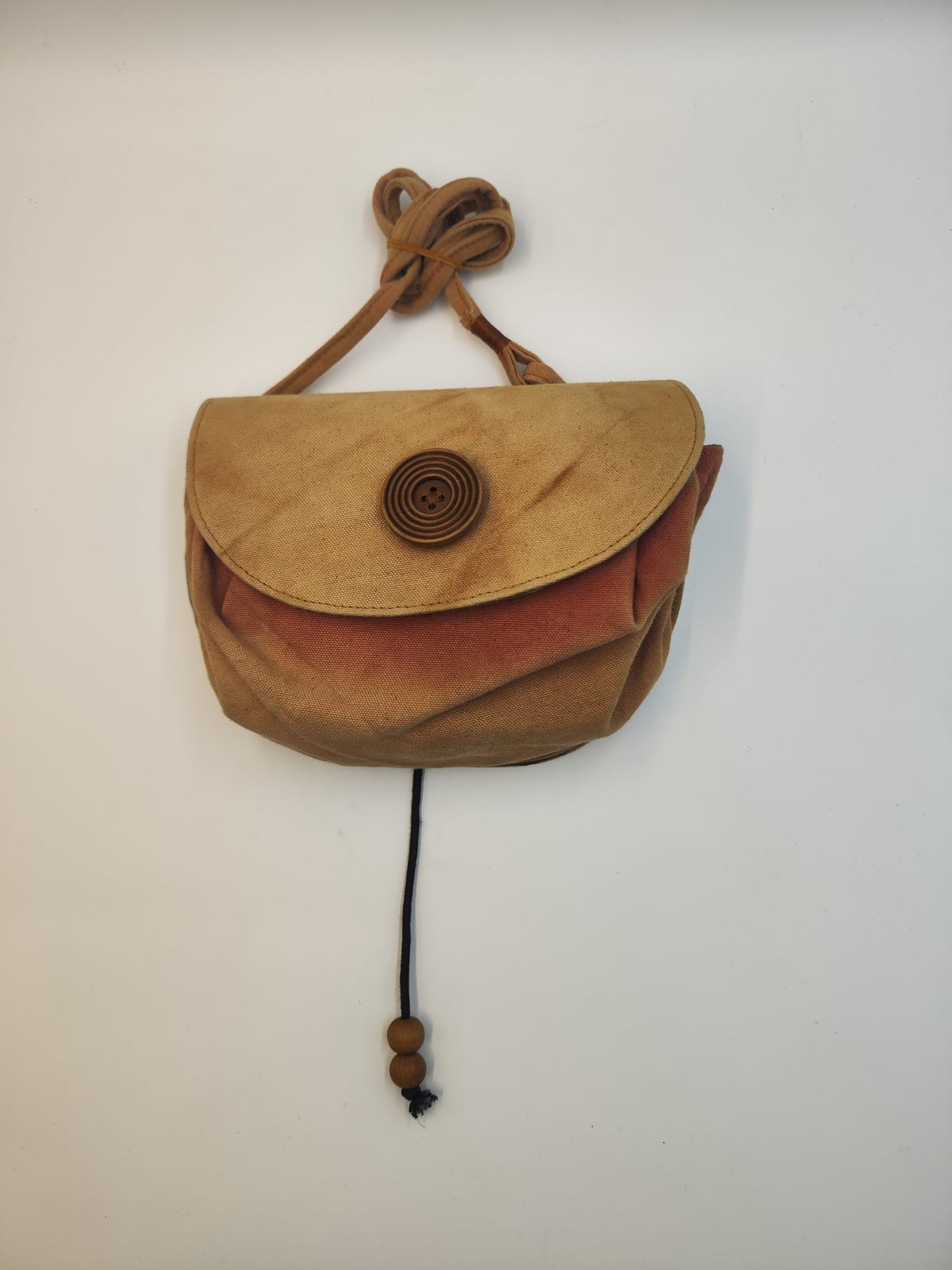 Wood-button gradient shoulder pouch